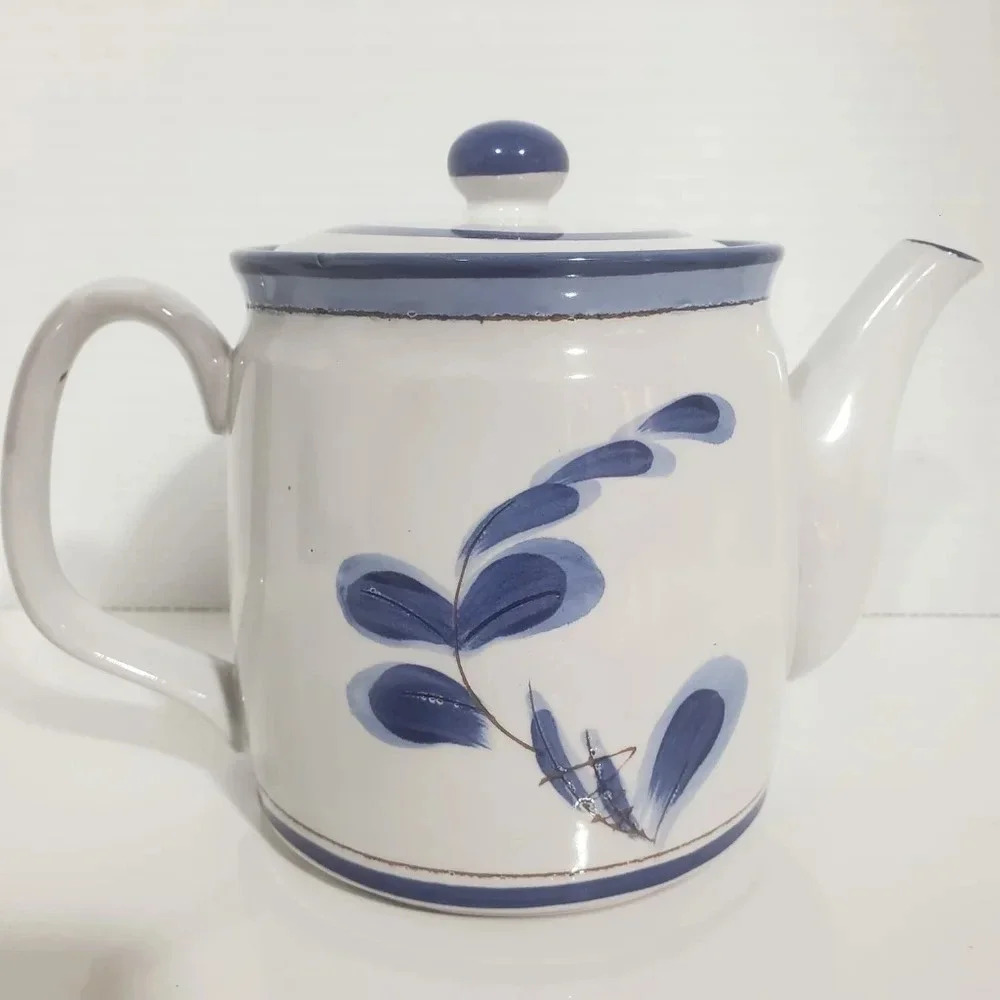Vintage Blue/White Stoneware/Ceramic Teapot with Flowers,Made in Japan. - Picture 2 of 9
